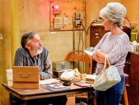 Young Sheldon – Frank Collison (Chet), Annie Potts (Constance 'Meemaw' Tucker).