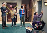 The Big Bang Theory – (v.li.) Jim Parsons (Sheldon), Johnny Galecki (Leonard), Kunal Nayyar (Rajesh), Simon Helberg (Howard).