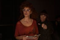 CLASSIX - FILMKLASSIKER IM BR: Der beste Film aller Zeiten – Regisseurin Lola Cuevas (Penélope Cruz, links) mit ihrer Assistentin Julia (Nagore Aranburu, rechts).