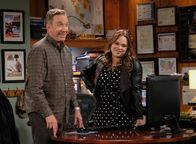 Last Man Standing – Mike Baxter (Tim Allen, l.); Kristin Baxter (Amanda Fuller, r.)