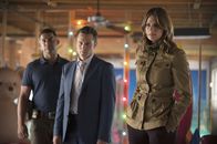 Castle – L-R: Javier Esposito (Jon Huertas), Kevin Ryan (Seamus Dever), Kate Beckett (Stana Katic) JON HUERTAS, SEAMUS DEVER, STANA KATIC