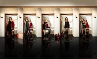 Desperate Housewives – (8. Staffel) - Neue Geheimnisse, neue Nachbarn und ein Mord: Lynette (Felicity Huffman, M.), Bree (Marcia Cross, 2.v.l.), Gabrielle (Eva Longoria, r.), Susan (Teri Hatcher, 2.v.r.) und Renée (Vanessa Williams, l.) ...