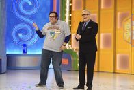 Scorpion – Drew Carey (Drew Carey, r.) ist mehr als erstaunt, als Sylvester (Ari Stidham, l.) in der "the price is right"-Show ohne Zögern die Preise ganz unterschiedlicher Gegenstände nennen kann ...