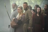 Vikings – (v.l.n.r.) Othere (Ray Stevenson); Torvi (Georgia Hirst); Übbe (Jordan Patrick Smith)
