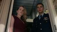 High-Flyers – Paula Walema (Sanne Langelaar) und Rutger de Man (Josha Stradowski) lernen sich auf einer Party kennen. Trotz eines kleinen Missgeschicks verstehen sich die beiden gut. Zwischen ihnen knistert es.