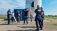Echt – Moderator Sven Voss bei Dreharbeiten in einem Windpark in der Altmark bei Osterburg. Weitere Infos unter www.mdr.de/echt