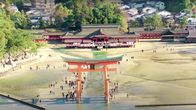 Japan: Land der fünf Elemente – Gebäude am Meer