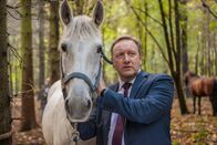 Inspector Barnaby – Der Fall ist noch nicht gelöst, aber wenigstens hat Barnaby (Neil Dudgeon) die wertvollen gestohlenen Pferde wieder gefunden.