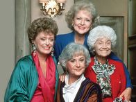 Golden Girls – v.l.: Blanche (Rue McClanahan), Dorothy (Bea Arthur), Rose (Betty White), Sophia (Estelle Getty) Die Verwendung des sendungsbezogenen Materials ist nur mit dem Hinweis und Verlinkung auf TVNOW gestattet.
