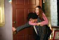 The Middle – Axl (Charlie McDermott, l.); Sue (Eden Sher, r.)