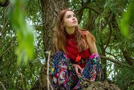 Schneeweißchen & Rosenrot – Rosalie (Zoe Moore) braucht die Natur zur Inspiration.