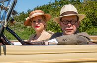 Seebad-Saga – Alma Molin (Lisa Werlinder, l.) und August Molin (Soren Saetter-Lassen, r.).