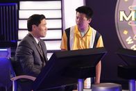 Fresh off the Boat – Louis Huang (Randall Park, l.); Eddie Huang (Hudson Yang, r.)