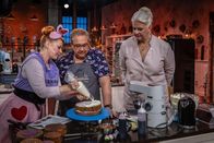 Das große Promibacken - Osterspezial – (v.l.n.r.) Enie van de Meiklokjes; Oliver Kalkofe; Bettina Schliephake-Burchardt