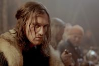 Terra X: Superhelden – Der junge Krieger Beowulf will mit bloßen Händen gegen das Monster Grendel kämpfen.