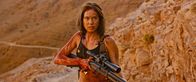 Revenge – Jennifer (Matilda Lutz) will nur eines. Grausame Rache an ihren Peinigern üben. Dabei greift die blutdurstige Überlebenskünstlerin auf alles zurück, außer Mitleid.