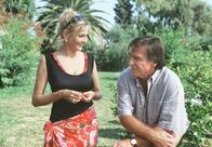 Der Traum vom Süden – 06.04) um 10:30 Uhr im Ersten. Echter Flirt oder falsches Spiel? Die hübsche Makler-Ehefrau Doris (Katharina Schubert) macht sich an Werner (Elmar Wepper) ran.