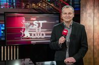 Berlinale-Studio – Das rbb Fernsehen ist offizieller Partner der Berlinale. Im „Berlinale-Studio“ begrüßt in diesem Jahr wieder Knut Elstermann die rbb-Zuschauer live aus dem Berlinale Palast am Potsdamer Platz. Zu Gast beim „Kino King“ sind die interessantesten Schauspieler*innen und Kreativen des Festivals. Dazu gibt es das Wichtigste über die Filme und Menschen der Berlinale.