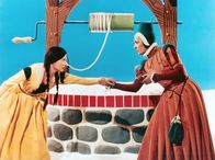 Frau Holle – Pechmarie (Katharina Lind, li.), Witwe (Elfriede Florin).