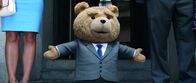 Ted 2 – Für seine Verhandlung hat sich Ted natürlich standesgemäß gekleidet.