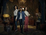 Charmed – (v.l.n.r.) Macy Vaughn (Madeleine Mantock); Mel Vera (Melonie Diaz); Maggie Vera (Sarah Jeffery)