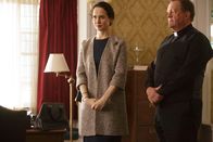 Loudermilk – Mrs. Wilkes (Anna Galvin, l.); Pater Michael (Eric Keenleyside, r.)