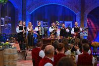Schlager-Spaß – Sašo Avsenik (4.v.l.) & seine Oberkrainer.