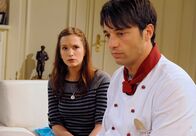Sturm der Liebe – ARD STURM DER LIEBE FOLGE 1208 Uhr im ERSTEN. Eva (Uta Kargel, l.) ist bestürtzt, als Robert (Lorenzo Patané, r.) unwirsch auf ihre Schwangerschaft reagiert.