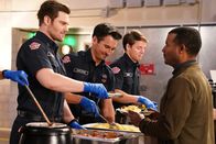 Station 19 – v.li.: Grey Damon (Jack Gibson), Jay Hayden (Travis Montgomery).