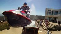 Jackass 3 – Mit einem Jet-Ski will Johnny Knoxville hoch hinaus. Wird er die Landung heil überstehen?