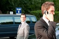 Suits – Trevor ist zurück in Mikes (Patrick J. Adams, r.) Leben – und Harvey (Gabriel Macht, l.) ist alles andere als erfreut. Holt Mike seine Vergangenheit ein?