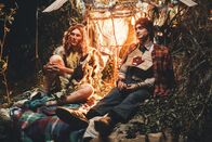 Swiss Army Man – Manny (Daniel Radcliffe, r.), Hank (Paul Dano)