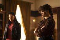 Charmed – Mel Vera (Melonie Diaz, l.); Maggie Vera (Sarah Jeffery, r.)