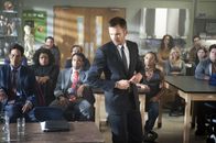 Community – Die Freunde beginnen aufgeregt, zu recherchieren, ganz im Stile von "Law & Order". Und bald gibt es erste Verdächtige (vl.n.r.: Danny Pudi, Yvette Nicole Brown, Donald Glover, Joel McHale) ...