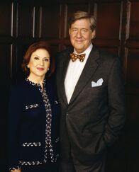Gilmore Girls – (3. Staffel) - Möchten eigentlich nur das Beste für Lorelai und Rory oder das, was sie für das Beste halten: Emily (Kelly Bishop, l.) und Richard (Edward Herrmann, r.) ...