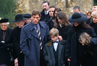 Maximum Risk – Alain (Jean-Claude van Damme, 4.v.l.) erfährt, dass ein russischer Gangster gestorben ist - es ist sein identisch aussehender Zwillingsbruder Mikhail. Unweigerlich wird Alain in die Machenschaften der russischen Mafia verwickelt.