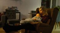 Puls – Puls Schlaflose Kinder, schlaflose Eltern Mutter mit ihrem Kind Copyright: SRF