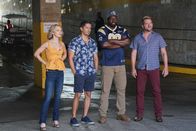 Magnum P.I. – Von links: Juliet Higgins (Perdita Weeks), Thomas Magnum (Jay Hernandez), Theodore 'TC' Calvin (Stephen Hill) und Orville 'Rick' Wright (Zachary Knighton)