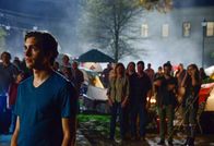 Under the Dome – Junior (Alexander Koch, l.) verzweifelt daran, wieder mit seinem Vater unter der Kuppel gefangen zu sein. Doch Sam zeigt ihm, dass das auch eine Chance sein kann ...