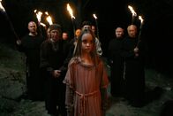 Die Deutschen – Die Eltern haben entschieden: Hildegard (Hana Tom·öov·) soll ihr Leben Gott weihen. Im Alter von 14 Jahren tritt sie dem Kloster Disibodenberg bei.