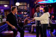 Call Me Kat – Carter (Julian Gant, Mitte); Randi (Kyla Pratt, r.)