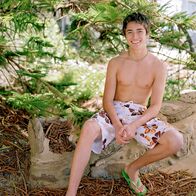 Blue Water High – Heath (Adam Saunders) wird von einem skrupellosen Herausgeber eines Surfmagazins unter Druck gesetzt.Â