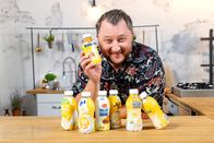 ZDFbesseresser: Sebastian Lege packt aus – Milchdrinks gibt es in verschiedenen Geschmacksrichtungen. Sebastian Lege nimmt Bananenmilchdrinks unter die Lupe und geht der Frage nach: Wie viel Banane steckt wirklich in der Flasche?
