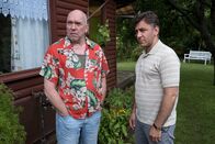 SOKO Hamburg – Die Kleingärtner Achim Klausen (Bernd Grawert, l.) und Adil Nassar (Cem Ali Gültekin, r.) haben ein Geheimnis. Was hat es mit dem Mord zu tun oder sind die Ermittler hier auf einer falschen Spur?