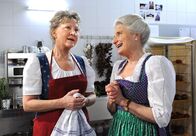 Sturm der Liebe – ARD STURM DER LIEBE FOLGE 1288 Uhr im ERSTEN. Hildegard (Antje Hagen, l.) ist wieder gesund, doch Käthe (Luise Deschauer, r.) sträubt sich, den Platz in der Küche freiwillig zu räumen.