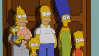 Die Simpsons – Eine Katastrophenschutzübung in Springfield wird ausgerufen. Als die Simpsons beschließen, den Bunker aus Langeweile zu verlassen, stellen sie fest, dass die Katastrophenschutzübung nur ein Vorwand war, um sie von einer geheimen Bürgerversammlung fernzuhalten. Homer (3.v.r.), Marge (2.v.r.), Bart (r.), Lisa (3.v.l.), Maggie (l.) und Grandpa (2.v.l.) sind entsetzt ...