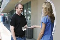 Scrubs - Die Anfänger – John Billingsley (Alan Evans), Kerry Bishé (Lucy Bennett).