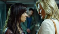 Die Informantin – Zwischen Lockvogel Aylin (Aylin Tezel, li.) und LKA-Polizistin Hannah (Suzanne von Borsody) knallt es.
