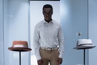 The Good Place – Wird mal wieder vor eine Entscheidung gestellt: Chidi (William Jackson Harper) ...