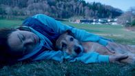 Hundschuldig – Anwältin Avril (Lætitia Dosch) will ihren zotteligen Mandanten mit allen Mitteln retten.